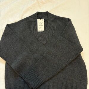 Zara Women's V-Neck Sweater in Charcoal Gray